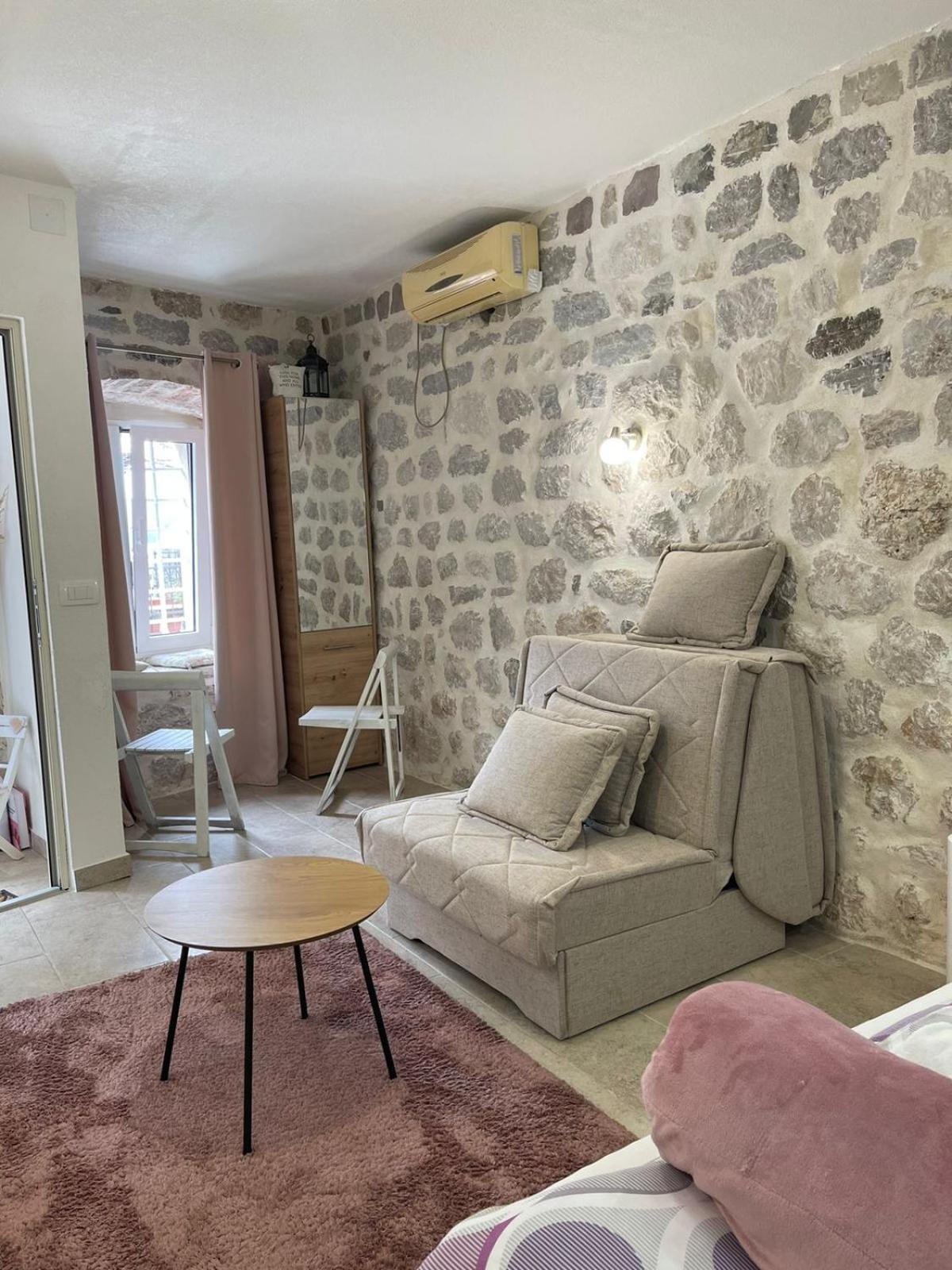 Apartments Visit פראסט מראה חיצוני תמונה